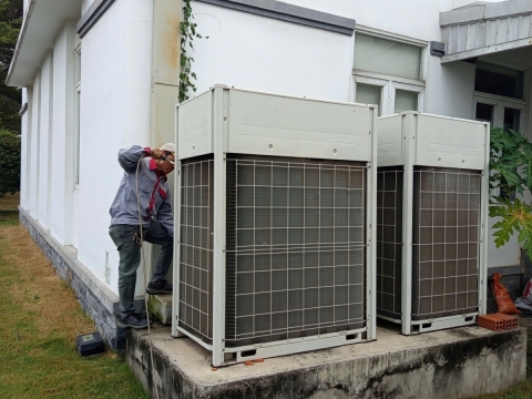 Vệ sinh bảo dưỡng định kỳ cho khách ở Tây Ninh để chuận bị ăn Tết thôi